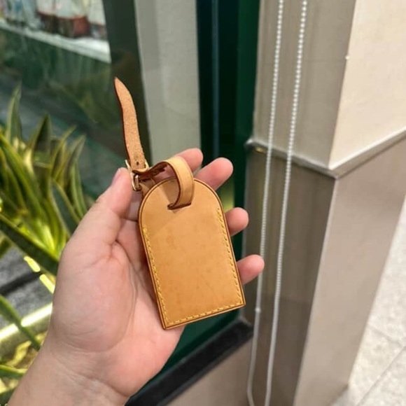 2 Louis Vuitton Tan Leather Luggage Tags (1 large &1 small) - Picture 7 of 14